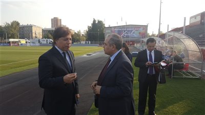 السفير المصري يؤازر المنتخب الأوليمبي قبل مواجهة روسيا