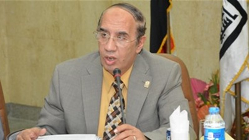  الدكتور أحمد عبده