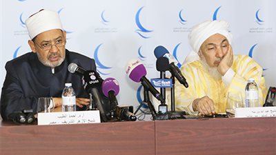 مجلس حكماء المسلمين جامع شمل الأمة العربية.. يطلق قوافل لجميع أنحاء العالم لتصحيح صورة الإسلام.. يتصدى لمحاولات تقسيم المنطقة.. يعقد اجتماعات عاجلة حال وجود خطر.. وينظم مؤتمرا دوليا عن السلام في يناير