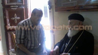 بالصور.. مرشح يطلب دعم الأقباط من داخل كنيسة بالدخيلة