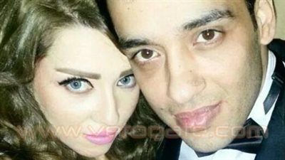 رامى جمال ينشر صورة تجمعه بزوجته ناريمان على طريقة السيلفى
