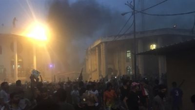 أول تعليق إيراني على إحراق متظاهري العراق قنصلية البصرة