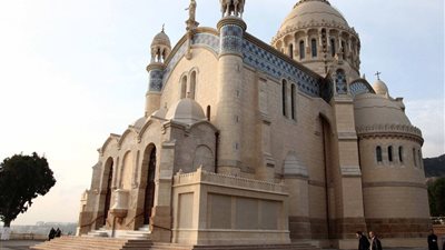 بالصور.. أكثر 10 دول فرضًا للضرائب في العالم