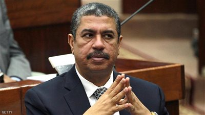 بحاح يحذر حكومة هادي من إعلان عسكري للجنوب وسقوط الشرعية في عدن