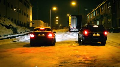 بالفيديو.. صراع القوة بين بي إم دبليو M3 وسوبارو على الجليد