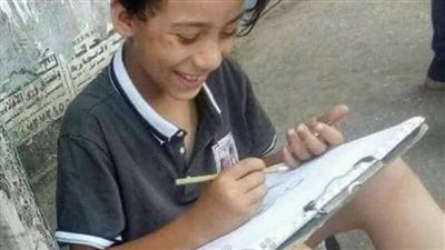 حكاية الطفل الرسام بمترو جامعة القاهرة (صور)