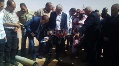 بالصور.. وزير الري يتفقد آبار الطاقة الشمسية في الوادي الجديد