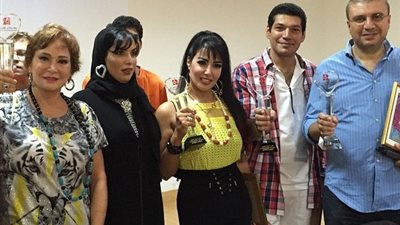 بالصور.. «مركز راشد للمعاقين» يكرم نجوم الفن في دبي