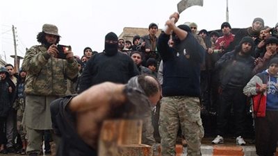 «داعشي» يذبح والديه لرفضهما أموالًا جلبها من جباية أسواق العراق