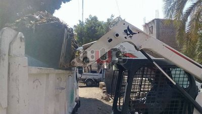 رفع 23 طن مخلفات بقرى طما في سوهاج