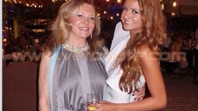 ملكة جمال الكون تنشر أول صورة لابنتها «نورهان»