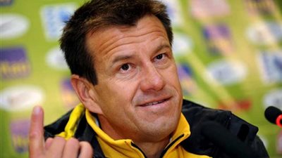 دونجا يشيد بمستوى 