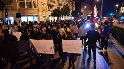 اشتباكات بين المتظاهرين اللبنانيين وقوات الأمن أمام المصرف المركزي