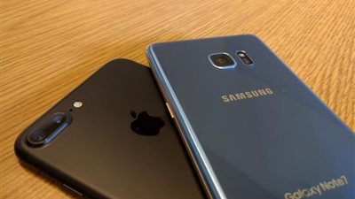 مقارنة تفصيلية بين أقوى وأكثر الهواتف مبيعا في العالم