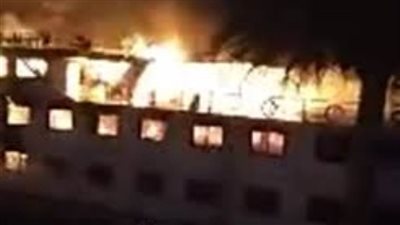 حريق هائل داخل مركب بكورنيش النيل بالجيزة