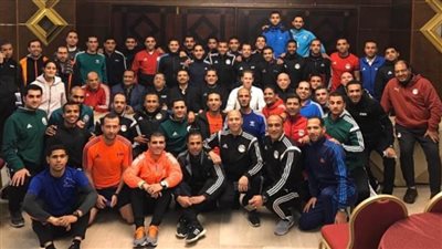 صورة جماعية للحكام فى معسكر التدريب على حكم الفيديو