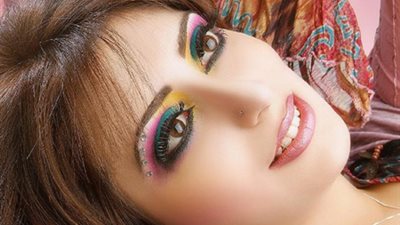 للطالبات.. فن اختيار مكياج 