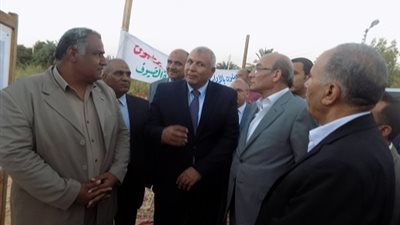 وزير الزراعة ومحافظ الوادي يضعان حجر أساس مركز تدريب النخالين