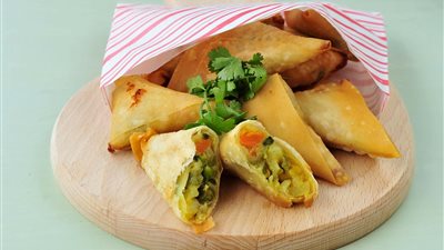 طريقة إعداد «سمبوسك الجمبري بالخضراوات» على الطريقة الأسيوية