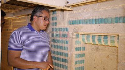 وزير الآثار يتفقد أعمال ترميم المقبرة الجنوبية للملك زوسر (صور)