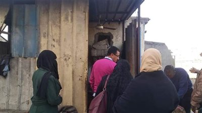 حي ضواحي بورسعيد ينذر أصحاب المحال غير المرخصة والمتأخرة في دفع الرسوم | صور