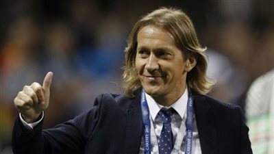 جلسة خاصة بين سلجادو ومدافعي الفراعنة قبل مواجهة النيجر