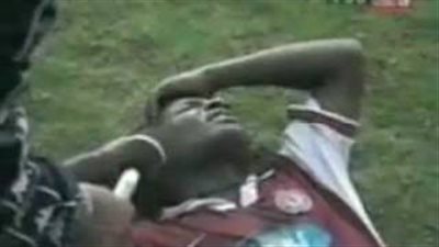 «الصواعق الجوية» تستهدف الملاعب..غضب الطبيعة سبب انفجار كرة في الهواء.. وفاة فريق بالكامل بسبب صاعقة في الكونغو.. وضع لاعب في «العناية المركزة» وآخر في المستشفى بسبب ضربة جوية