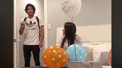 رد فعل رجل أخبرته زوجته أنها حامل (فيديو)