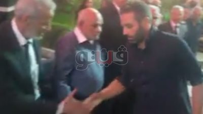 بالفيديو.. حازم إمام وسويلم وجمال علام بعزاء والدة زيزو