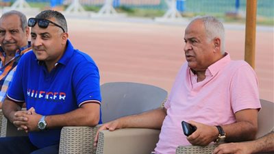 عامر يؤازر لاعبي سموحة قبل مواجهة المقاولون بالدوري (صور)