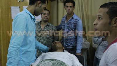 بالصور.. أهالي مصابي «دار القضاء» يتوافدون على مستشفى «الهلال»