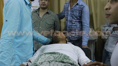 بالصور.. خروج أحد مصابي انفجار «دار القضاء» من مستشفى «الهلال»