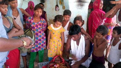 بالصور.. جدة هندية ينكمش جسمها لـ 60 سم بسبب مرض نادر