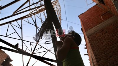 «فيتو» ترصد مخاطر شبكة الضغط العالي.. محطة أوسيم قنبلة موقوتة تهدد الأهالي.. تحصد أرواح 10 مواطنين وتحولهم لجثث متفحمة.. الأطفال يحولون الأبراج لمراجيح.. ودراسة لتحويلها لشبكة أرضية