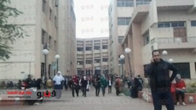 بالصور.. انتظام سير الامتحانات بجامعة الزقازيق وسط تأمين الشرطة