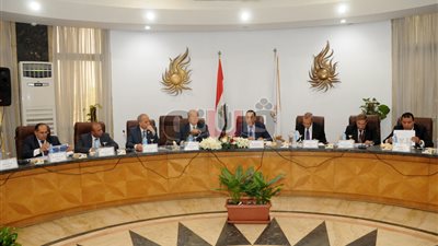 وزيرا الإسكان والتنمية المحلية يتابعان موقف تطوير العشوائيات