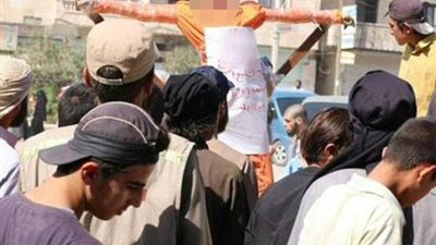 بالصور.. «داعش» يعدم سوريا بتهمة تهريب البشر