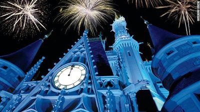 بالصور.. أفضل 10 أماكن للاحتفال برأس السنة.. خليج بايرون في استراليا يستضيف أكبر الحفلات.. وشواطئ غوا بالهند يقصدها المشاهير.. وبراغ التشيكية تشتهر بالألعاب النارية ورحلات نهر 