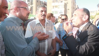 بالفيديو والصور.. جولة لمحافظ الفيوم على مواقف الأقاليم