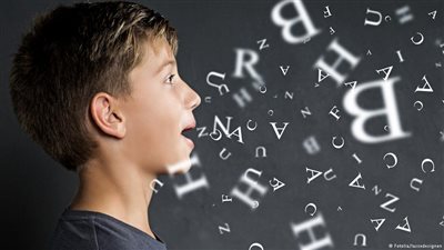 لهذه الأسباب..لا تتحدث مع طفلك إلا بلغتك الأم