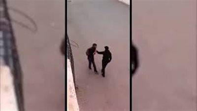 بالفيديو.. لحظة اعتداء لص على شاب بطريقة مروعة