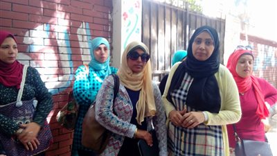 بالفيديو.. وقفة لأولياء أمور طلاب «الأوقاف» بالدقي لإلغاء الفترة الممتدة