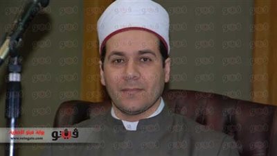 مظهر شاهين: 