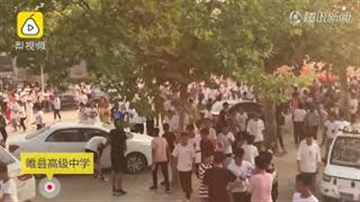 مدرسة صينية تحجب الكراسي لتحفيز الطلاب على الدراسة (فيديو)