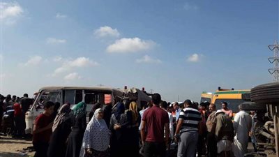 إصابة 16 شخصا في تصادم سيارتين ببورسعيد