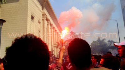 بالفيديو والصور..«الإخوان» يطلقون الألعاب النارية داخل جامعة القاهرة