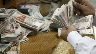 توقعات بارتفاع تكلفة الديون الحكومية إلى 400 مليار جنيه