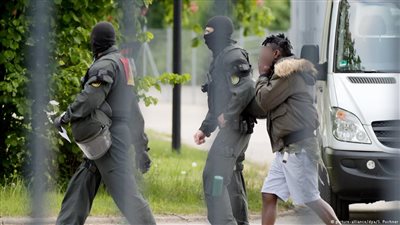 صحيفة: خطأ في الملفات حال دون ترحيل مشتبه به في جريمة طعن بألمانيا