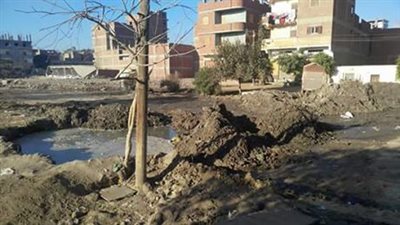 بالصور.. انفجار خط المياه الرئيسي لمدينة فاقوس للمرة الثانية