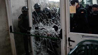 «برشلونة» يبحث تأجيل مباراة اليوم بسبب اشتباكات كتالونيا